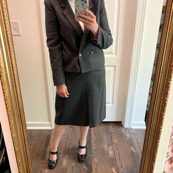 Vintage Jones New York charcoal gray pure wool two-piece...